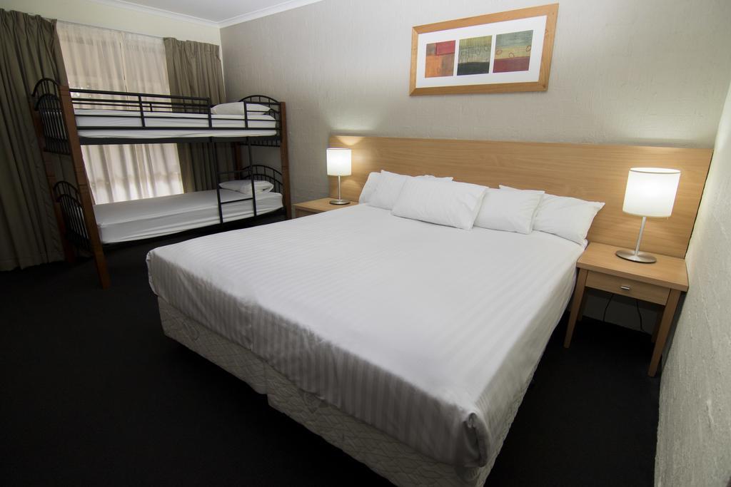ibis Styles Canberra Eagle Hawk Exterior foto